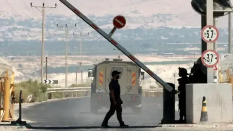 Two Persons Gunned Down in Attack Close to West Bank-Jordan Checkpoint, IDF Reports